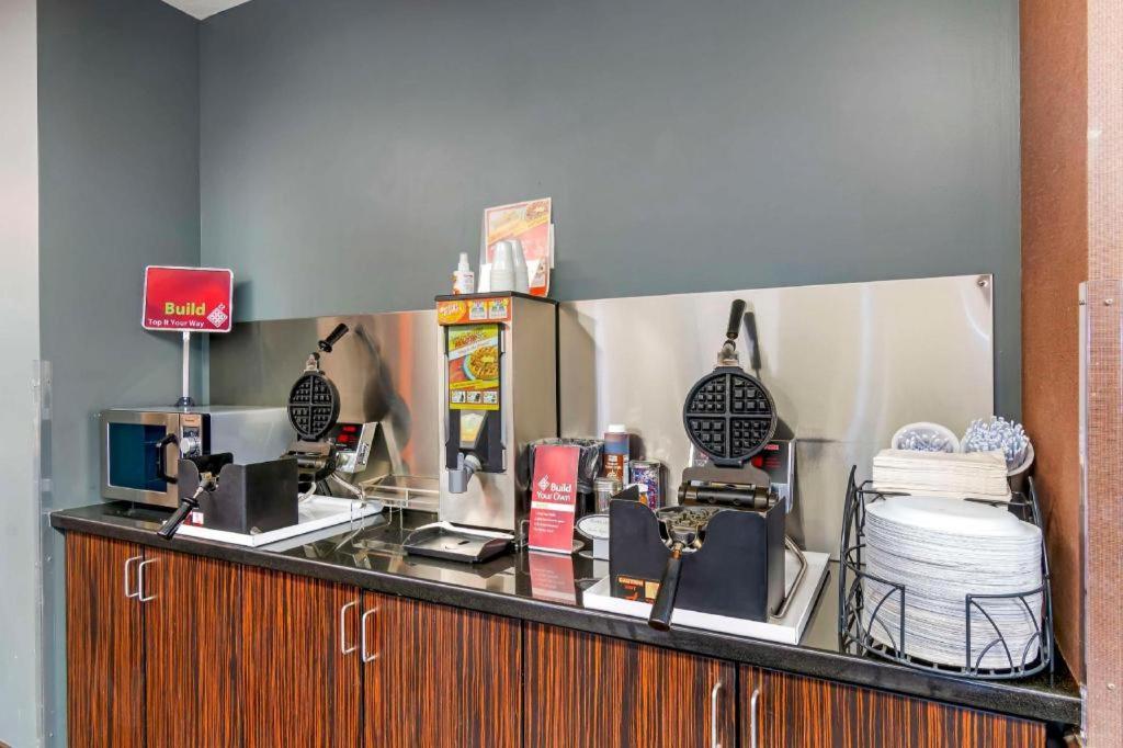 Best Western Plus Olathe Hotel מראה חיצוני תמונה