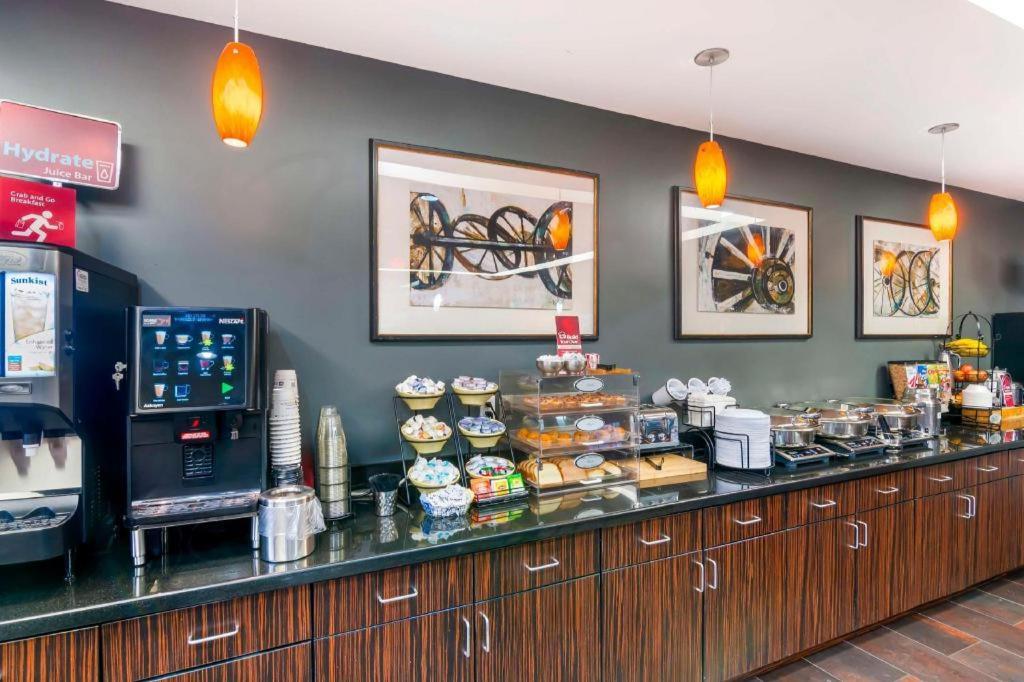 Best Western Plus Olathe Hotel מראה חיצוני תמונה