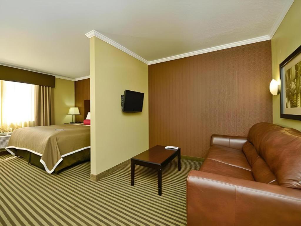 Best Western Plus Olathe Hotel מראה חיצוני תמונה