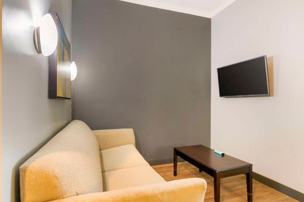Best Western Plus Olathe Hotel מראה חיצוני תמונה
