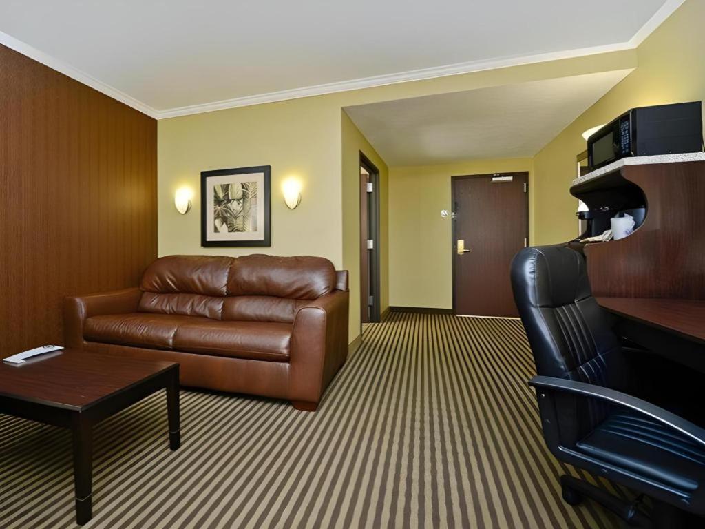 Best Western Plus Olathe Hotel מראה חיצוני תמונה