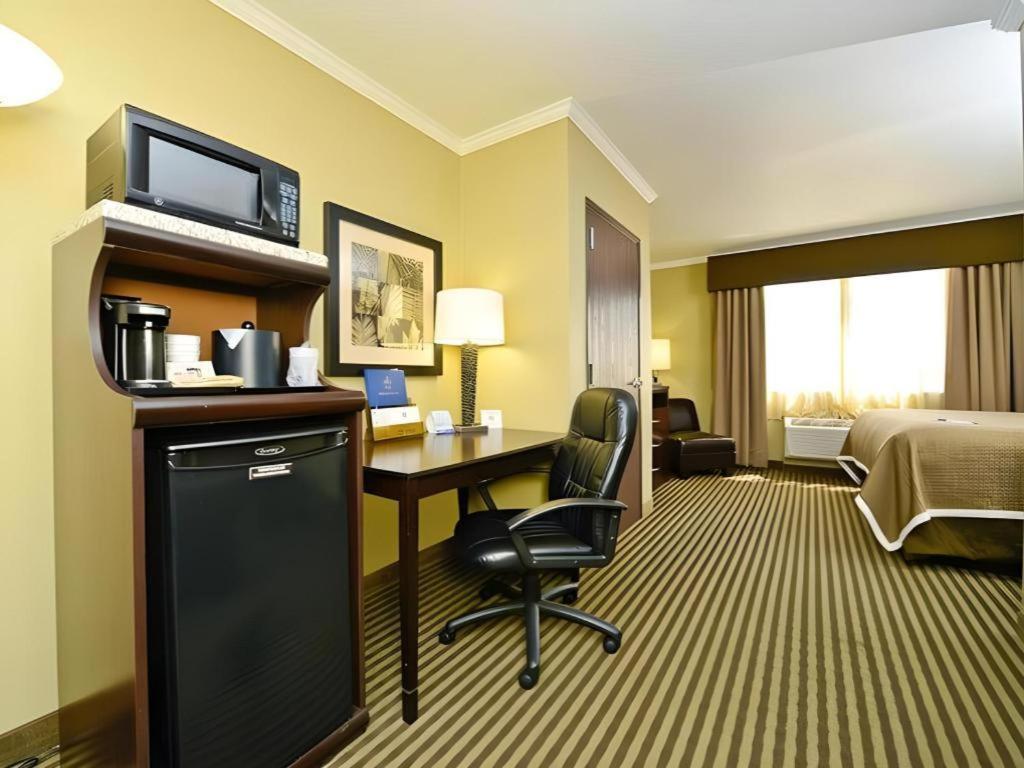 Best Western Plus Olathe Hotel מראה חיצוני תמונה