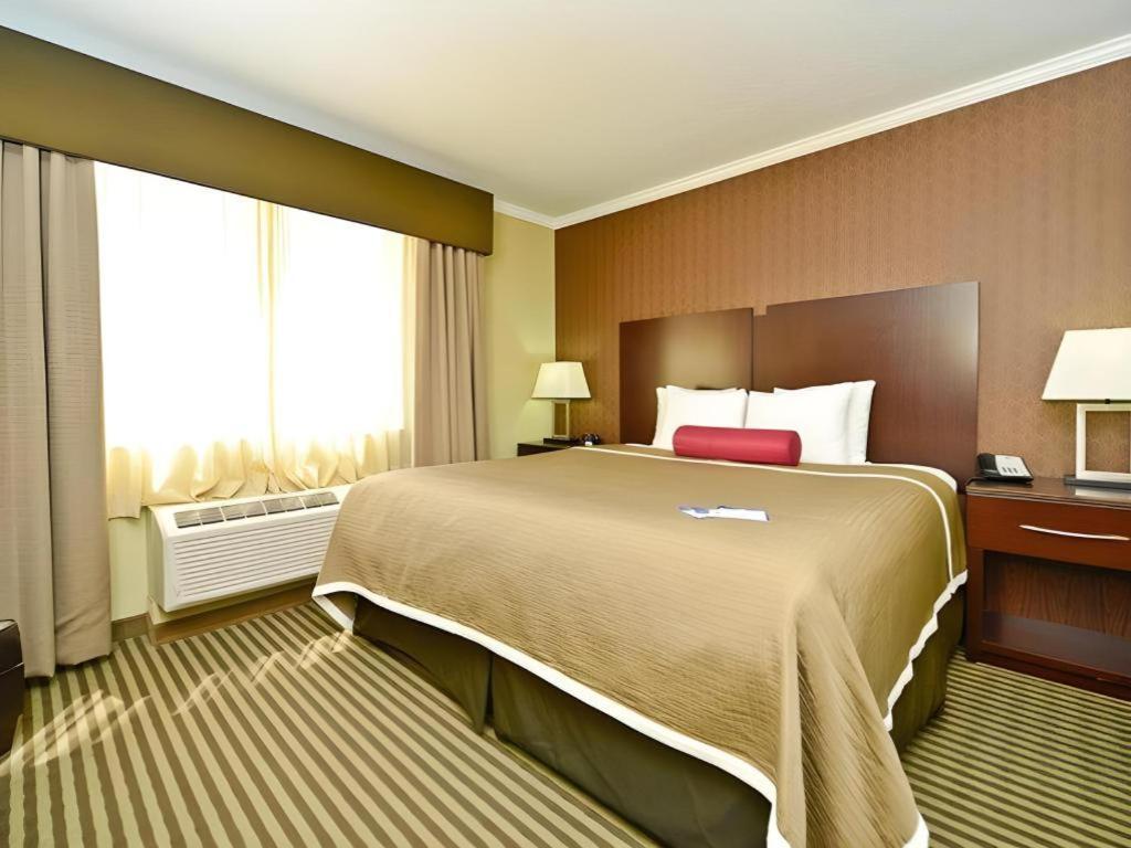 Best Western Plus Olathe Hotel מראה חיצוני תמונה
