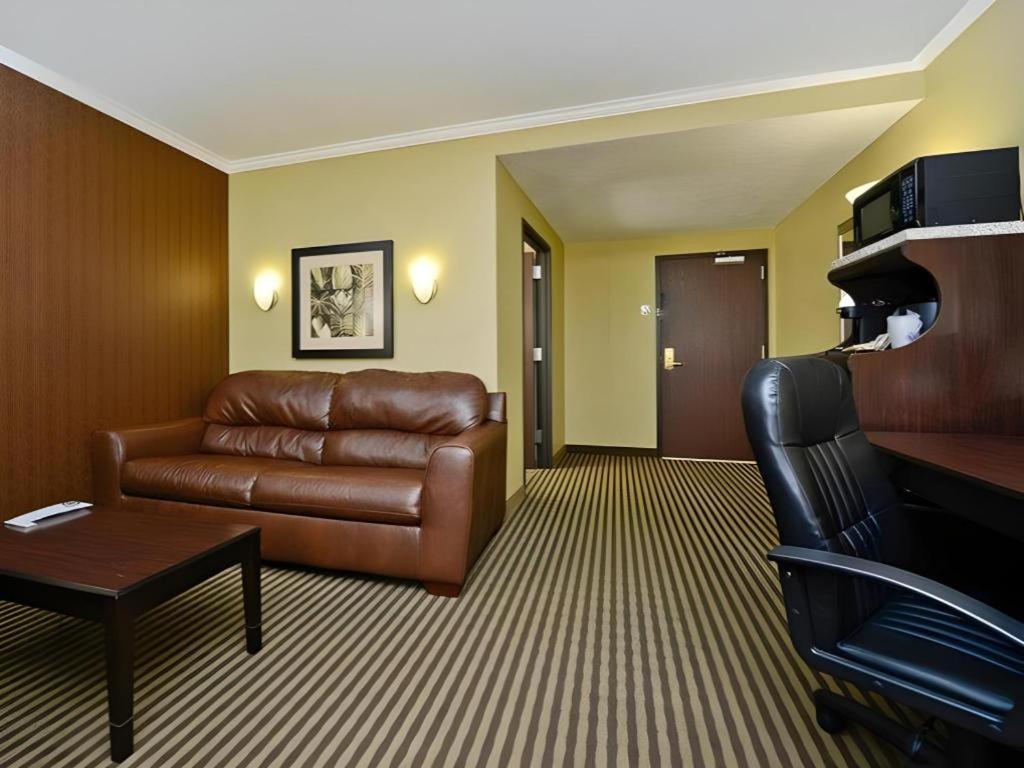 Best Western Plus Olathe Hotel מראה חיצוני תמונה
