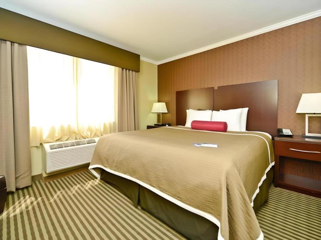 Best Western Plus Olathe Hotel מראה חיצוני תמונה