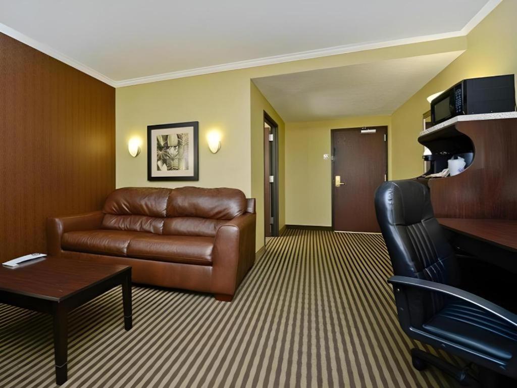 Best Western Plus Olathe Hotel מראה חיצוני תמונה
